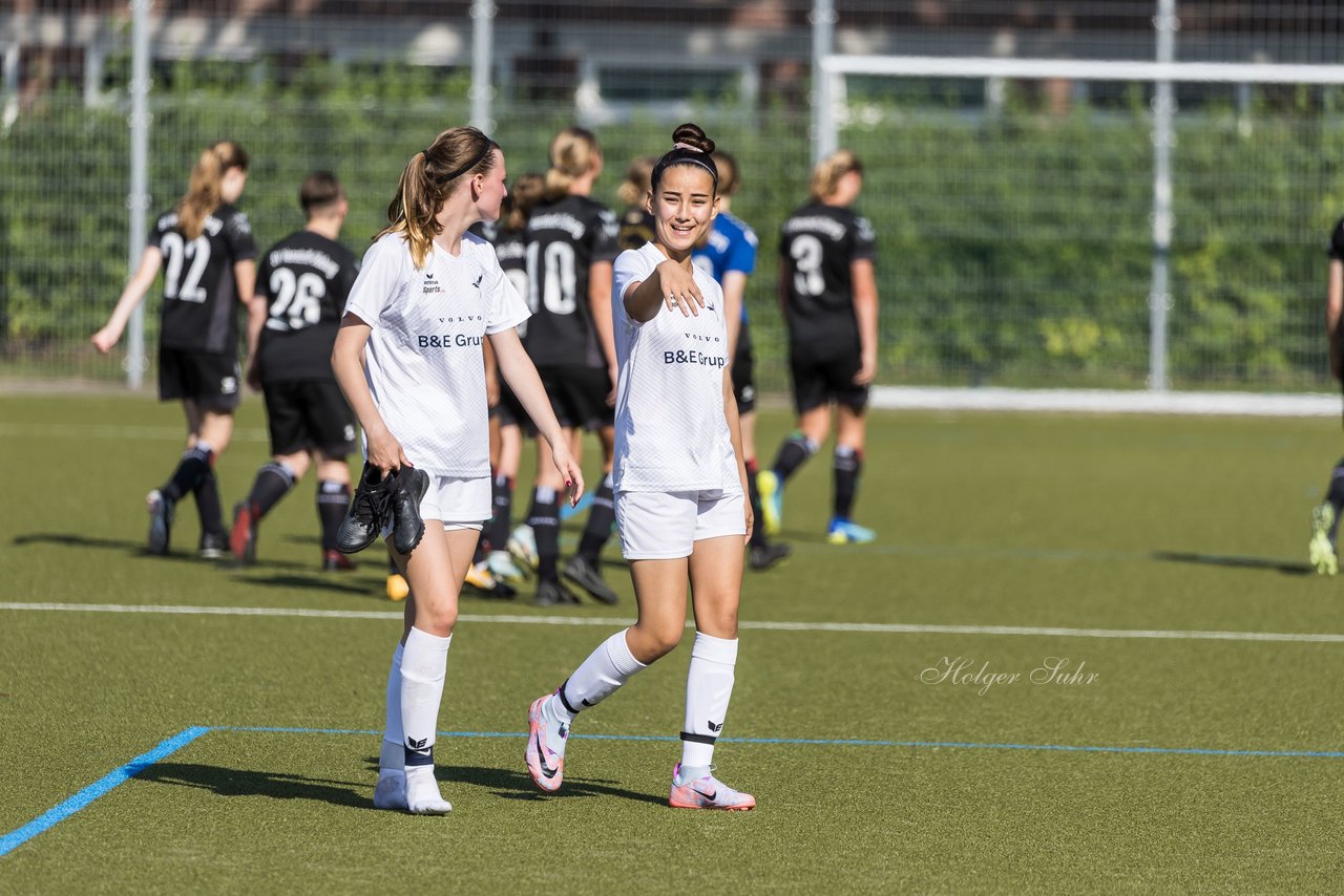 Bild 335 - wBJ Alstertal-Langenhorn - SV Henstedt-Ulzburg : Ergebnis: 4:1